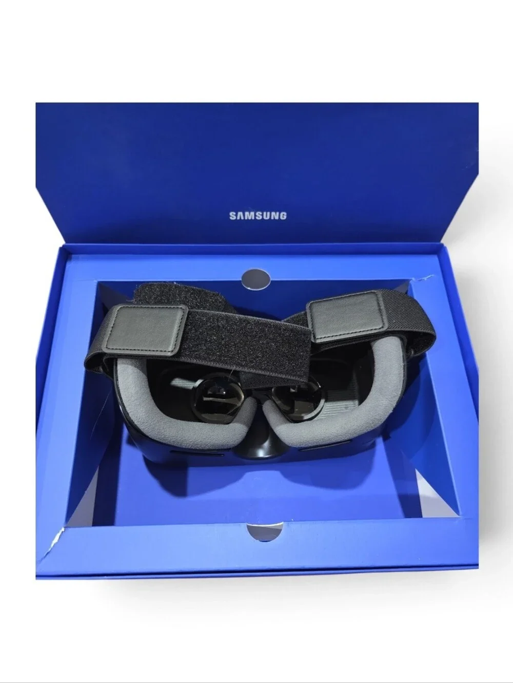 Samsung Black VR Headset with Blue Presentation Box